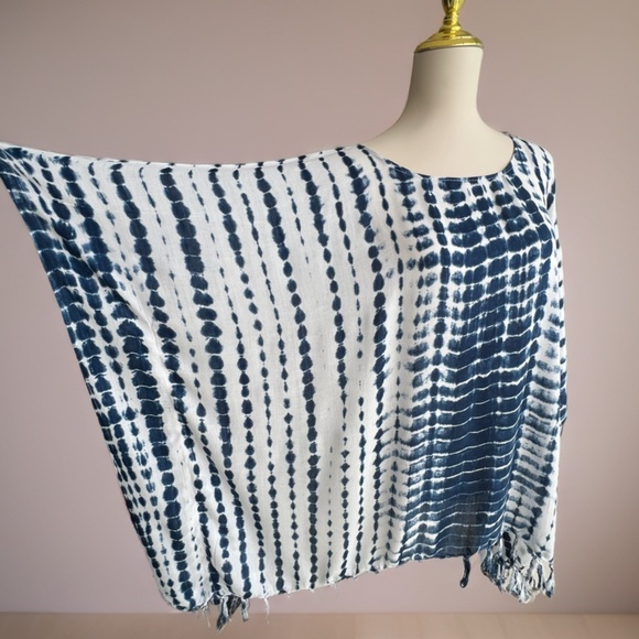 0098/ White and Navy  Blue Tie Dye  Poncho with fringed, Short Kaftan - Picture 4 of 8